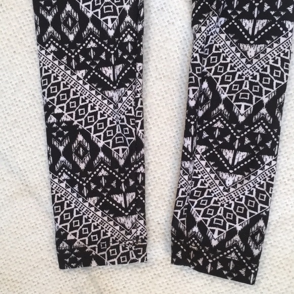 NWT NOBO Black and white Native American print leggings - Picture 3 of 3